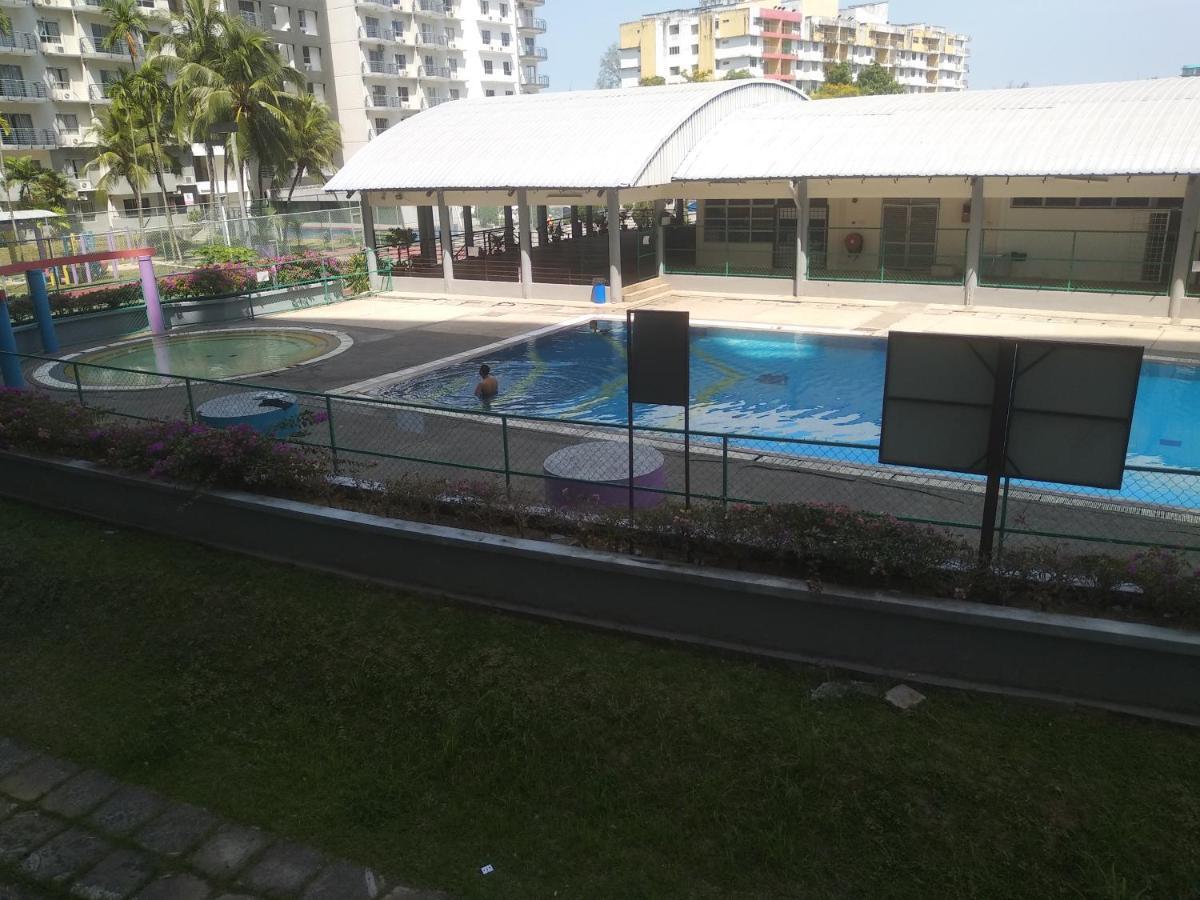 Marina View, Teluk Kemang, Pd *